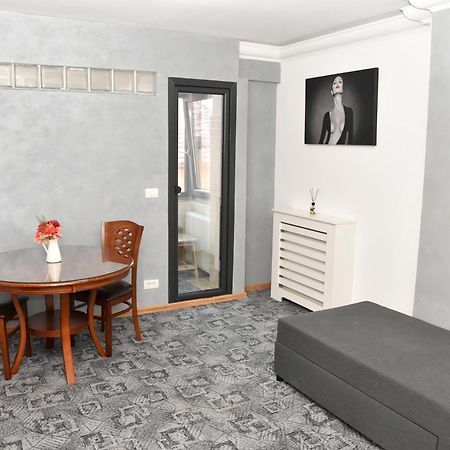 Apartament Luxury - Promenada Mall クラヨーヴァ エクステリア 写真