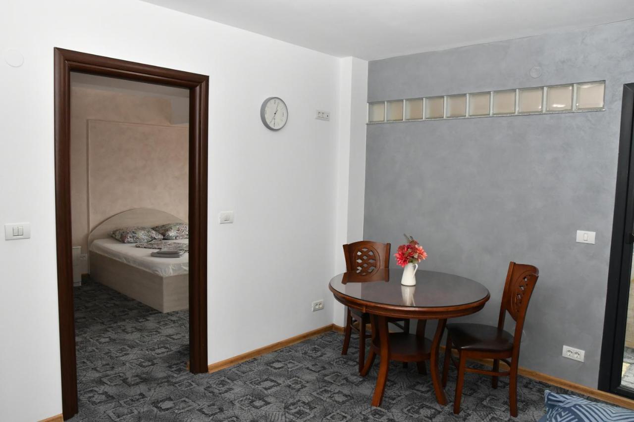 Apartament Luxury - Promenada Mall クラヨーヴァ エクステリア 写真